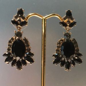 Black rhinestone/gold tone drop/dangle post earrings EUC Gorgeous sparklers